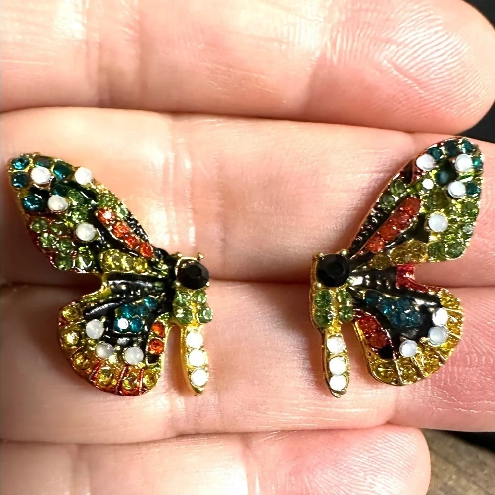 🦋 Free People hypoallergenic crystal butterfly studs 🦋